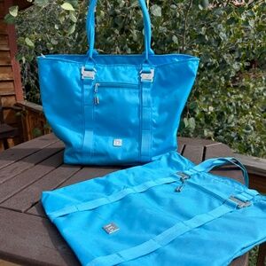 DB equipment: Aera 12L and 25L tote bags